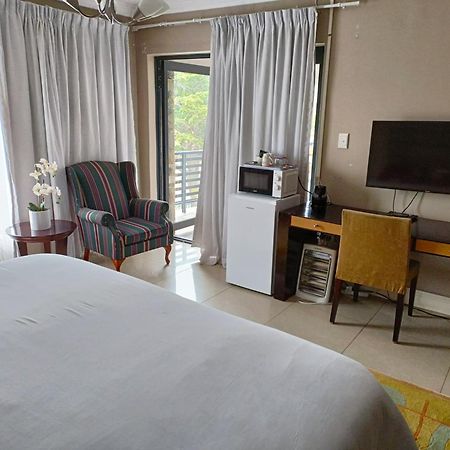 Camdene Guesthouse เคปทาวน์ ภายนอก รูปภาพ