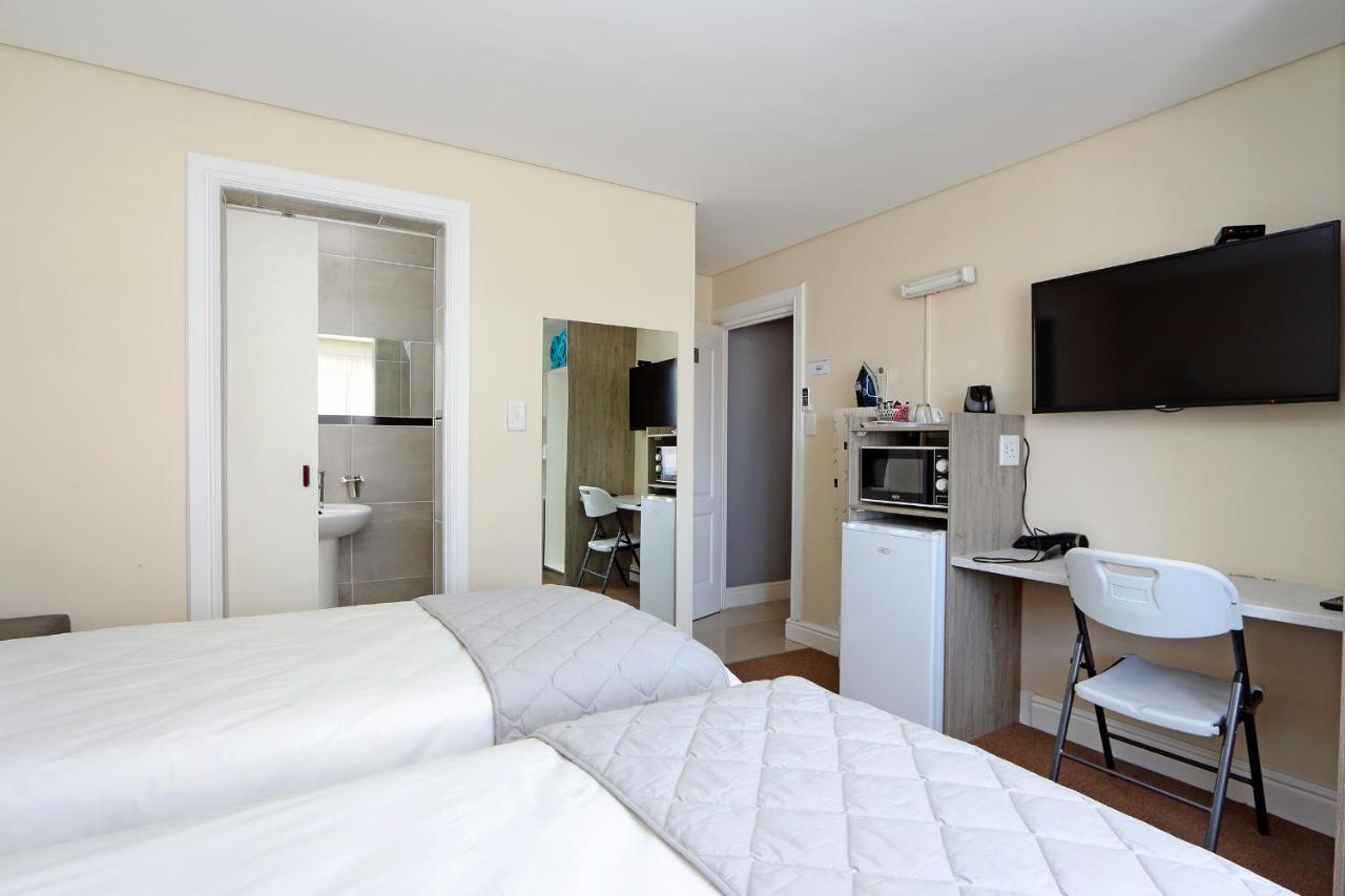 Camdene Guesthouse เคปทาวน์ ภายนอก รูปภาพ