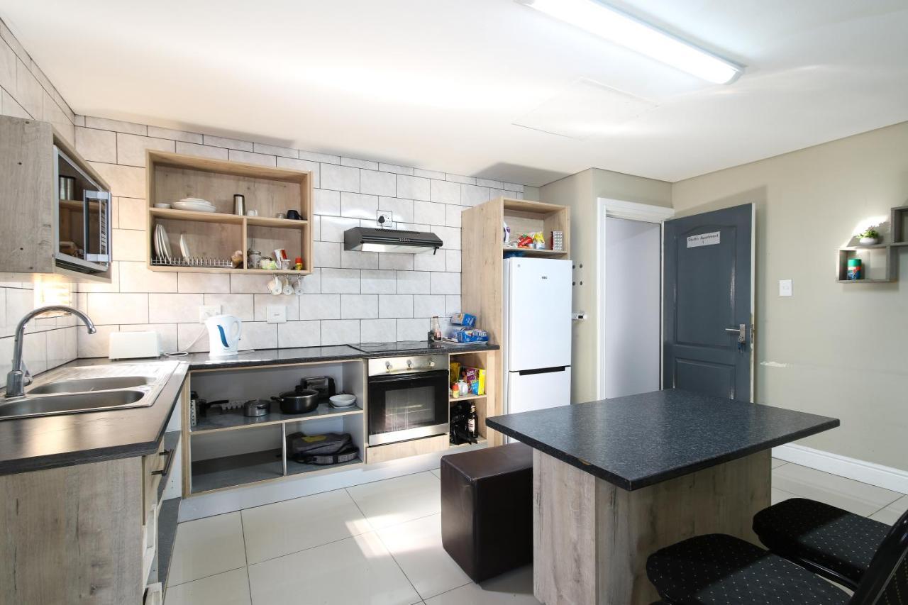 Camdene Guesthouse เคปทาวน์ ภายนอก รูปภาพ