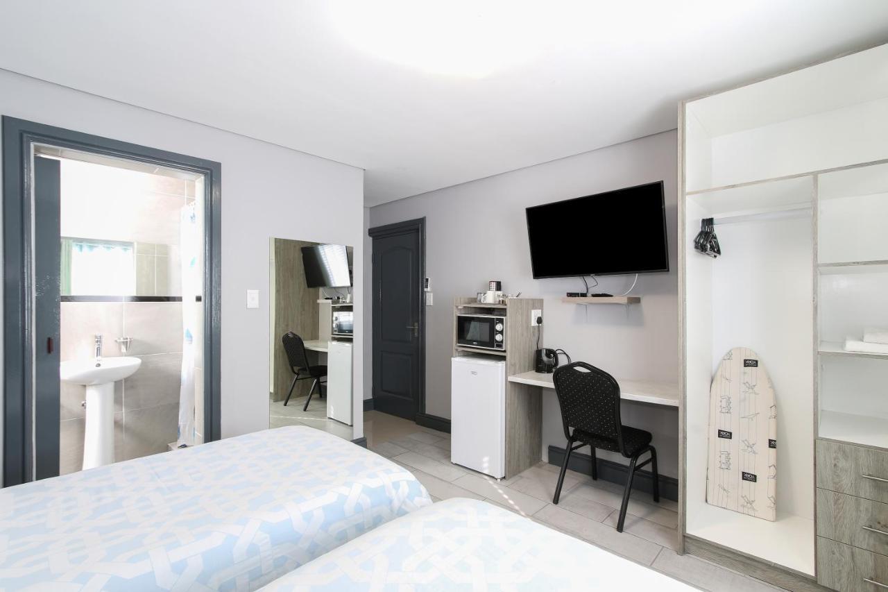 Camdene Guesthouse เคปทาวน์ ภายนอก รูปภาพ