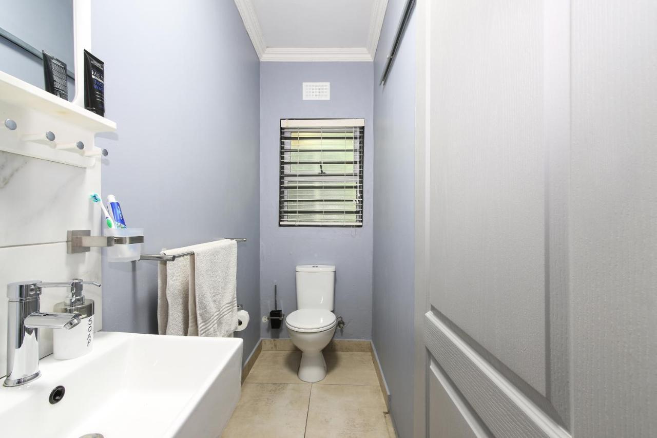 Camdene Guesthouse เคปทาวน์ ภายนอก รูปภาพ