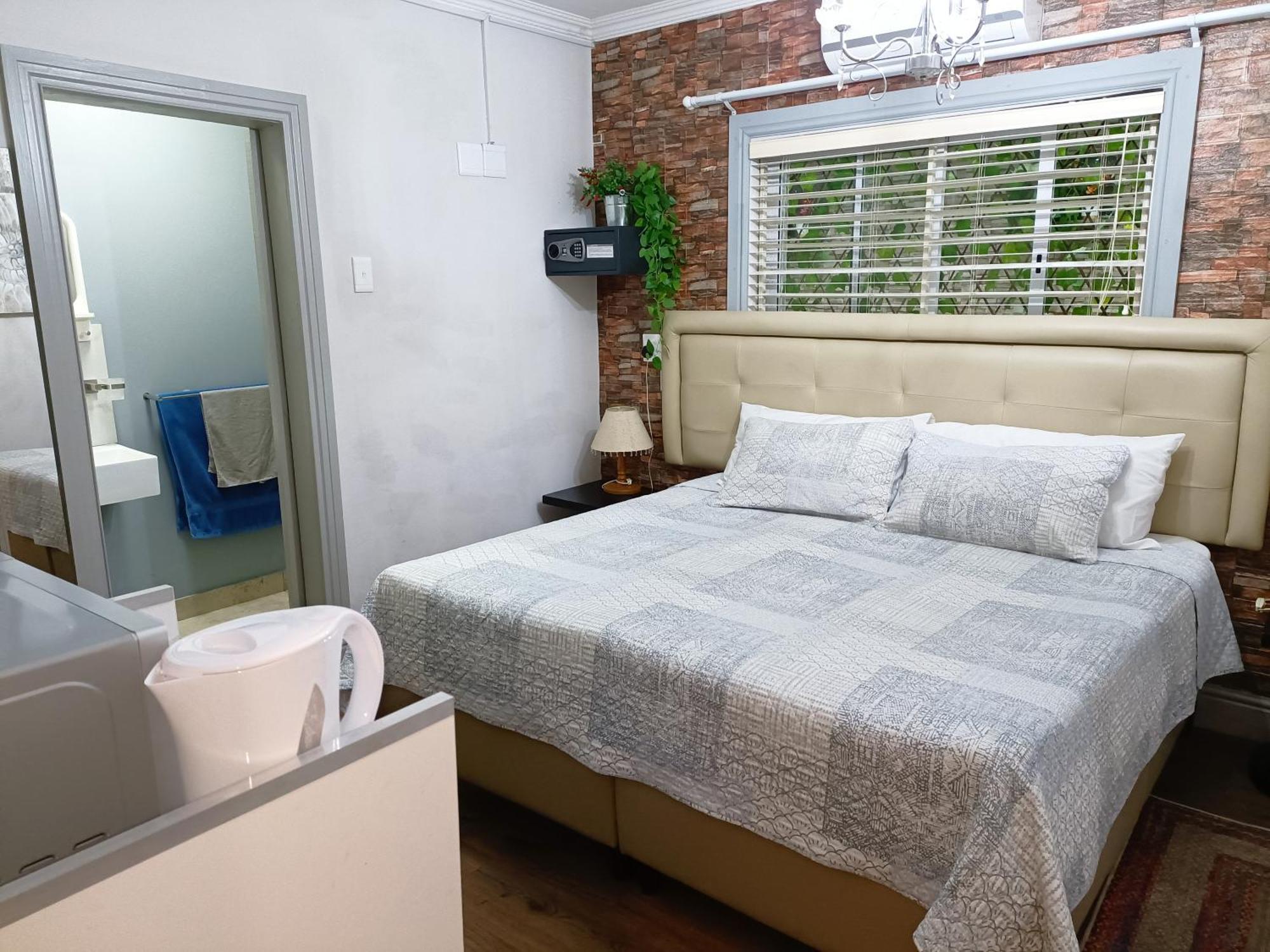 Camdene Guesthouse เคปทาวน์ ภายนอก รูปภาพ