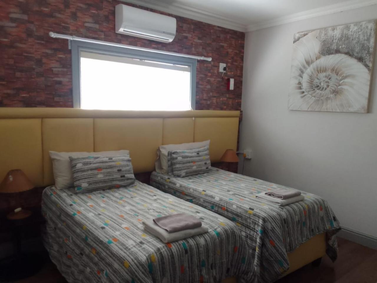 Camdene Guesthouse เคปทาวน์ ภายนอก รูปภาพ