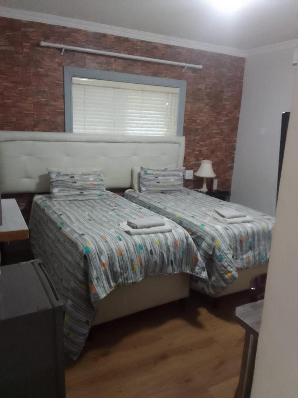 Camdene Guesthouse เคปทาวน์ ภายนอก รูปภาพ