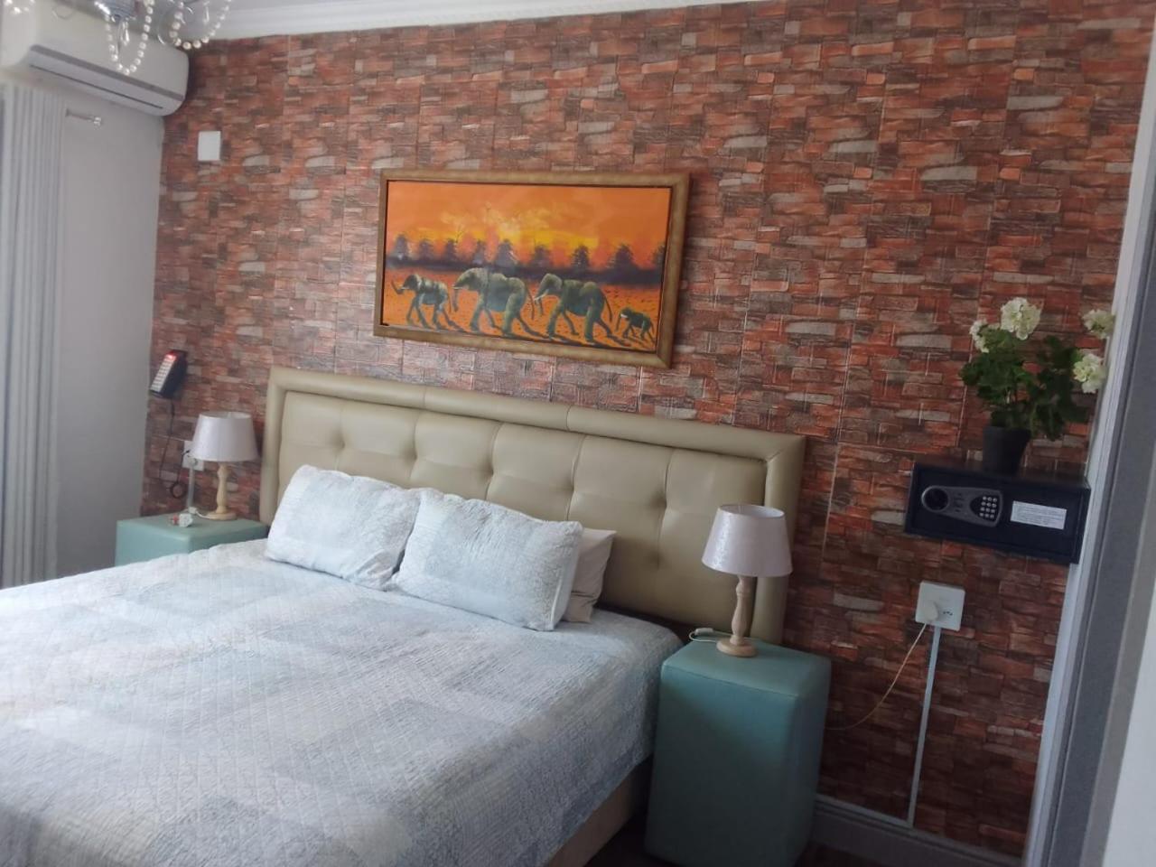 Camdene Guesthouse เคปทาวน์ ภายนอก รูปภาพ